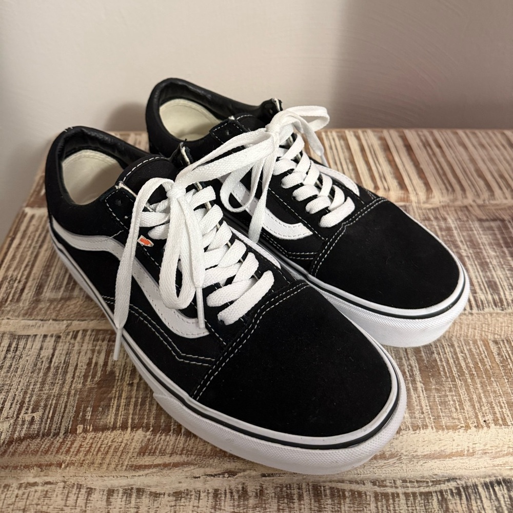 Vans Black and White Sneakers Classic Style